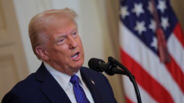 Donald Trump’ın federal yardımları durduran yönergesi iptal edildi