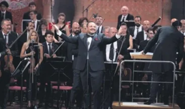 İki Soprano bir tenor aynı sahnede
