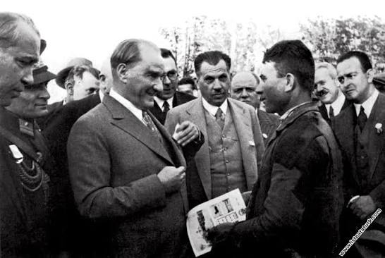 Halk, köylüler bana her yerde iş programını şu iki kelime ile ihtar ettiler; Yol ve Mektep
